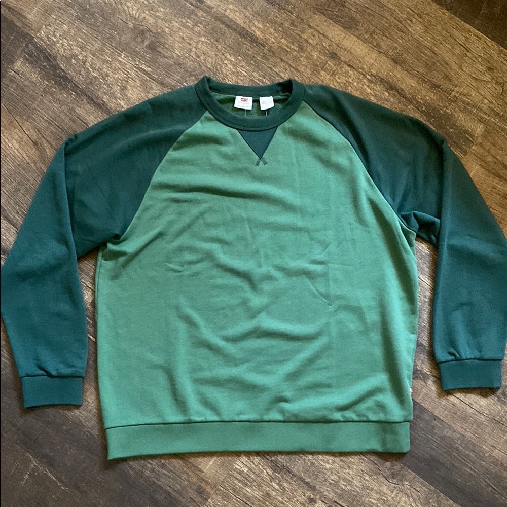 Levi’s Two-Tone Crewneck Sweatshirt L NWT Forest Green
